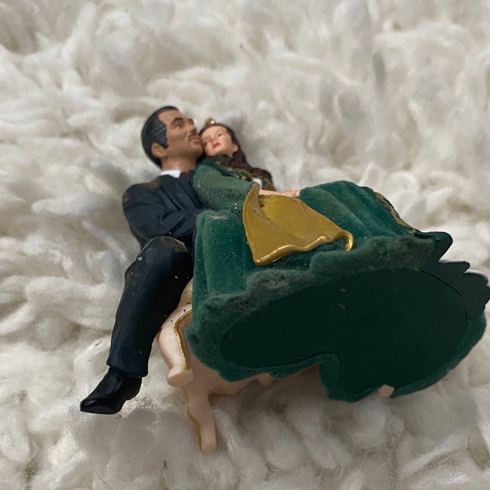 Vintage hallmark gone with the wind 2004 Scarlett o’Hara & Rhett Xmas ornament - Picture 15 of 16
